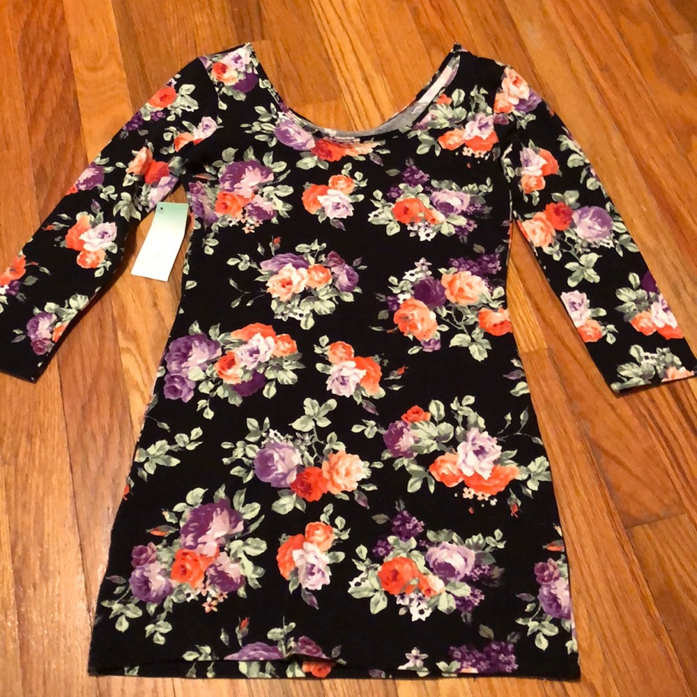 NWT decree flowery top